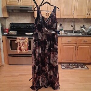 SLNY Elegant Black and Brown Floral Maxi Dress
